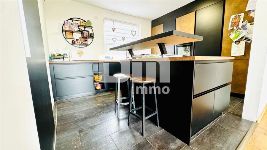 Teilsaniertes Ein - Zweifamilienhaus + Nutzflächen mit Anbau in Traumlage mit Panoramablick - WE1 EG Küche offen Einbauküche Luxus